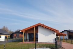 Feriendorf-Nordsee-N-6-mit-Zaun-Gibelseite