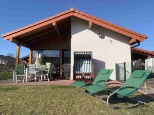 Wiese und Terrasse Wiese und Terrasse